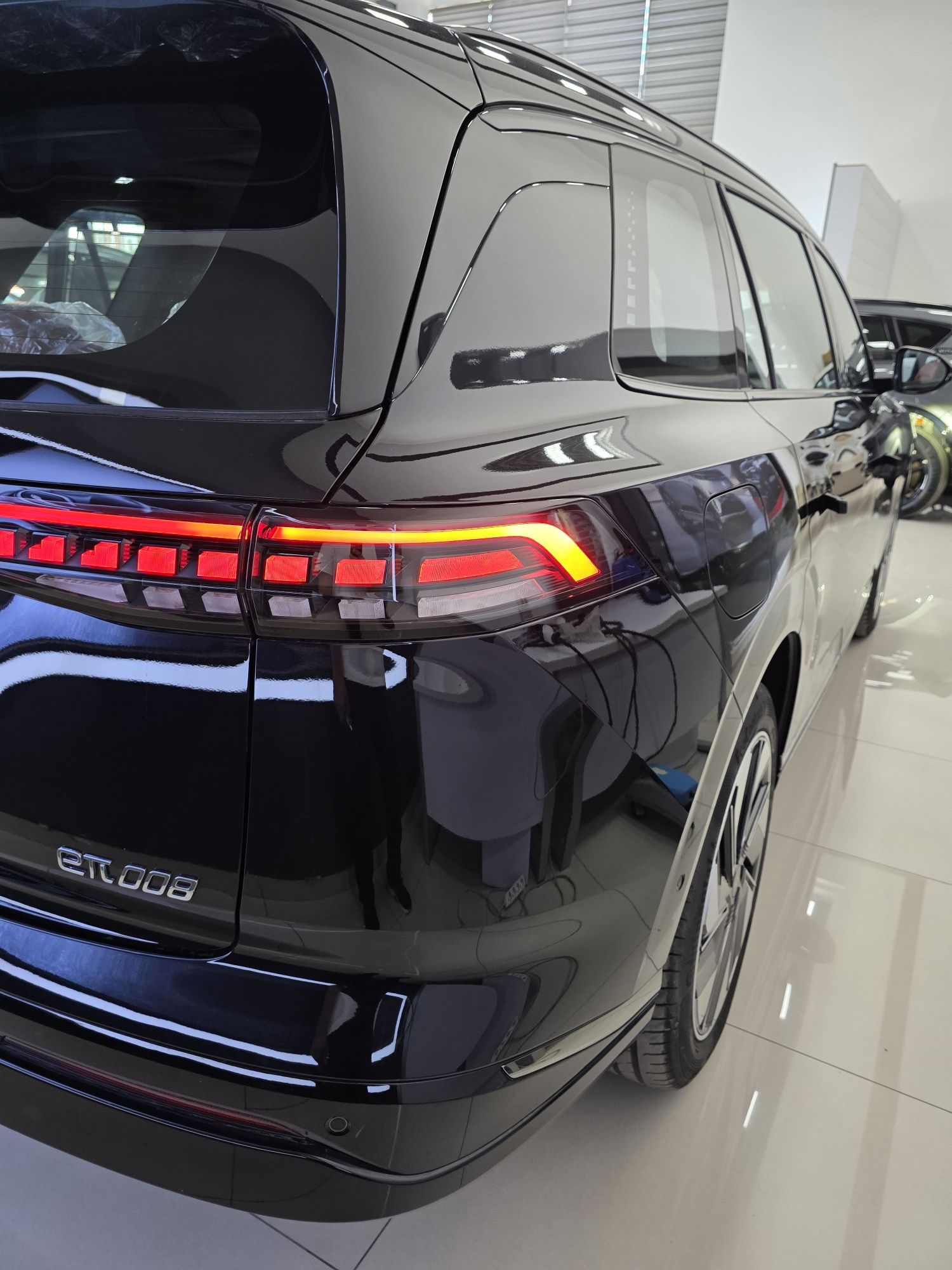 Dongfeng eπ 008 max 210