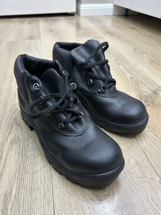 Продаются ботинки