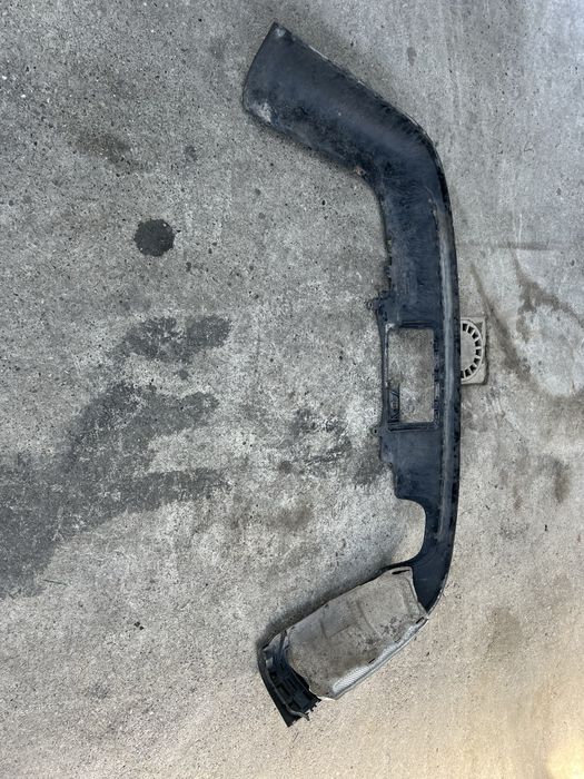 Fusta spoiler bara spate passat b6 break cu decupaj pentru carlig