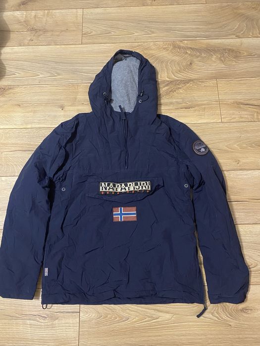 NAPAPIJRI-jacheta calduroasa , stare foarte buna , cu gluga, men xS