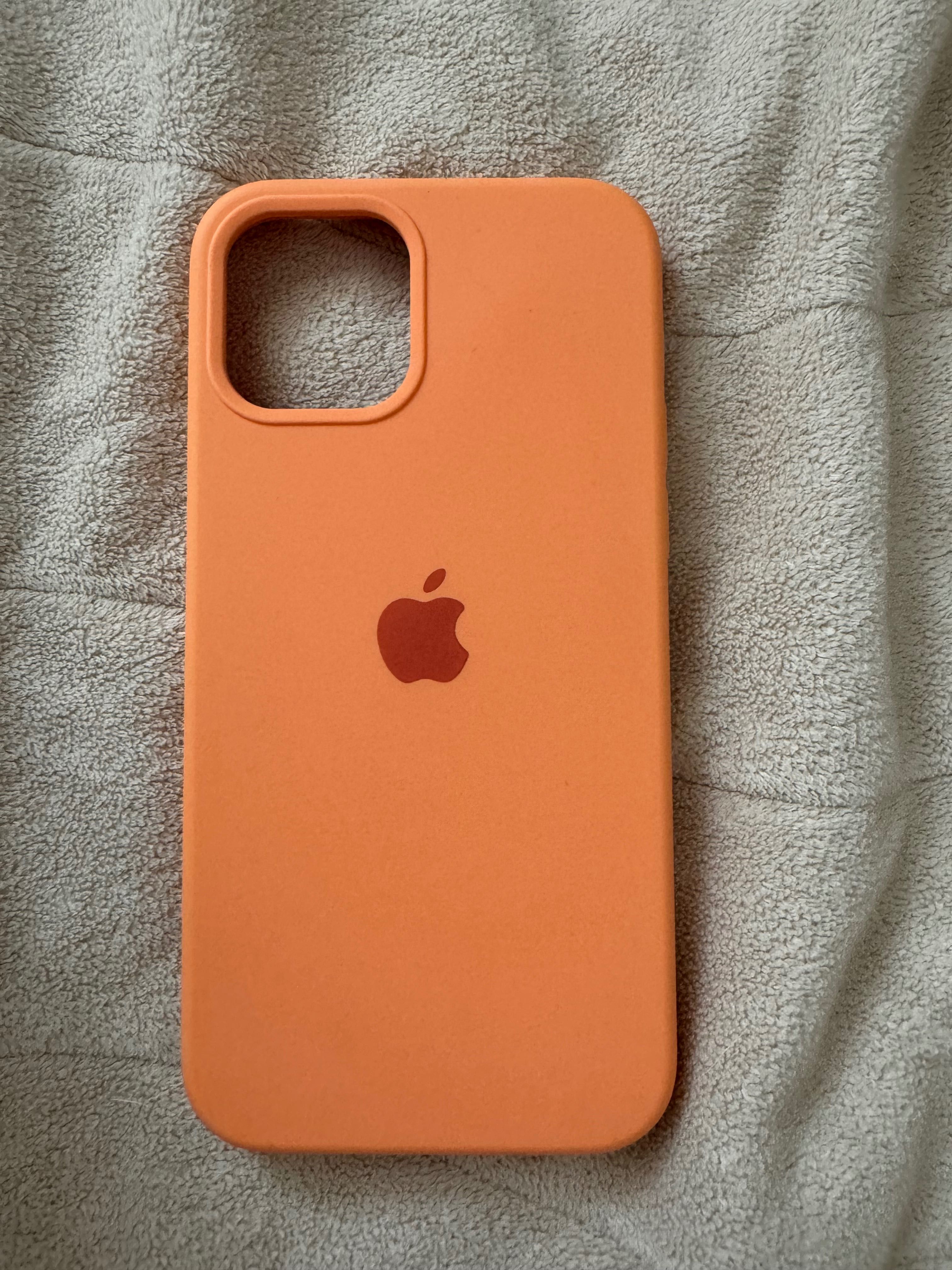 Кейсове за iPhone 12