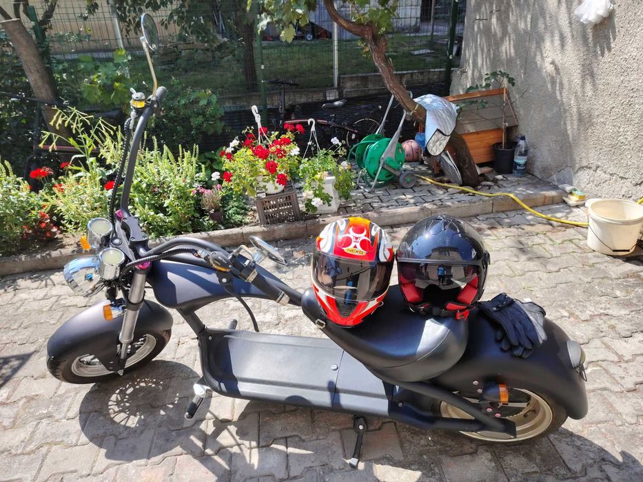 Chopper electric, Scuter electric. 2 baterii (12A si 20A) + 2 Casti.