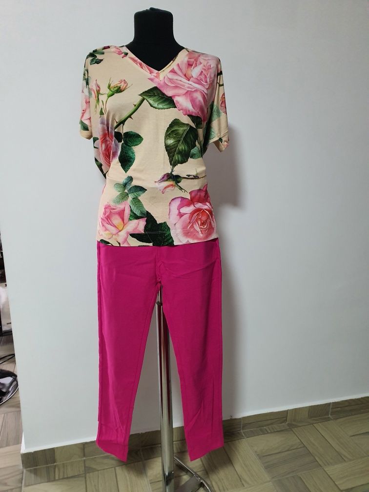 Pantaloni fucsia, model confortabil, croi lejer, cu buzunare;