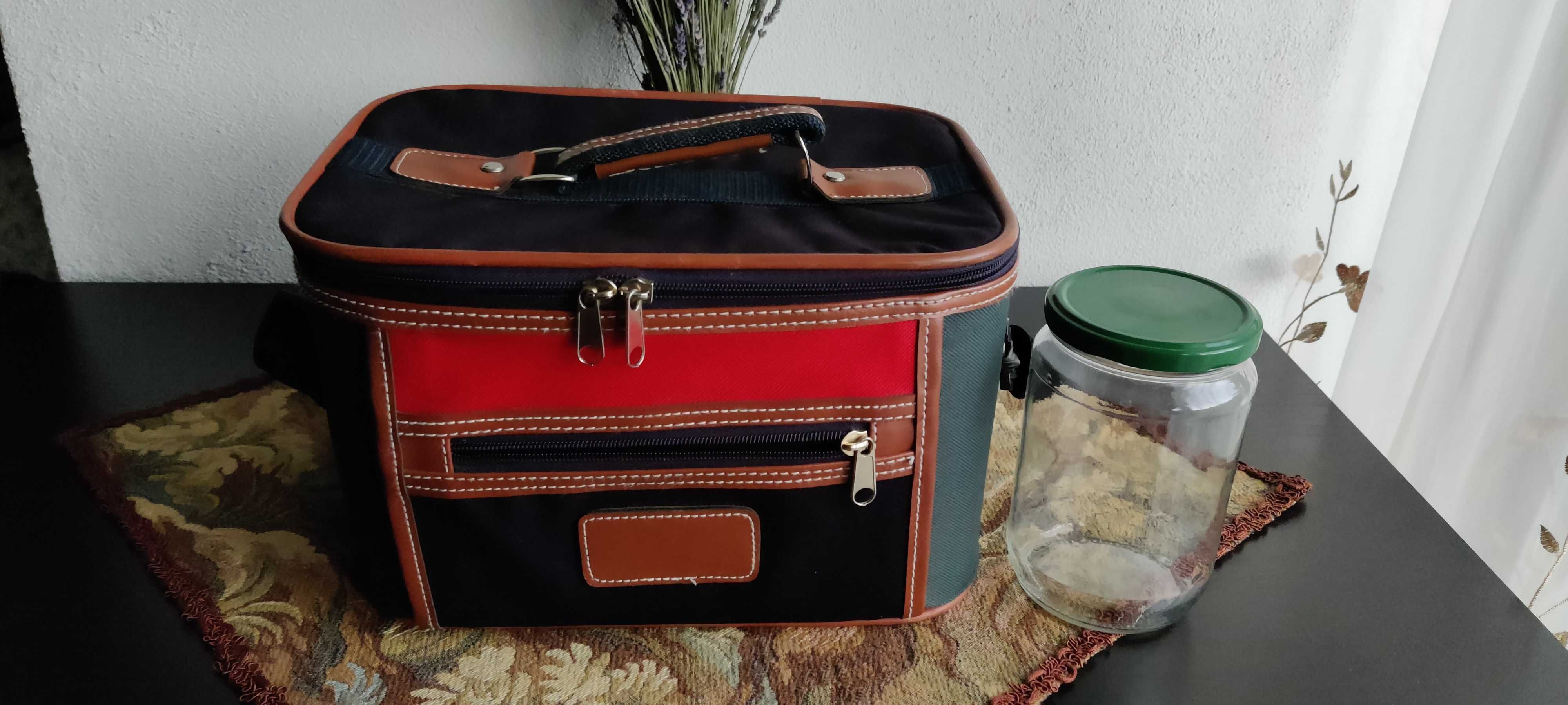 geanta cosmetice incapatoare, stare excelenta,  27 cm * 21 cm * 18 cm