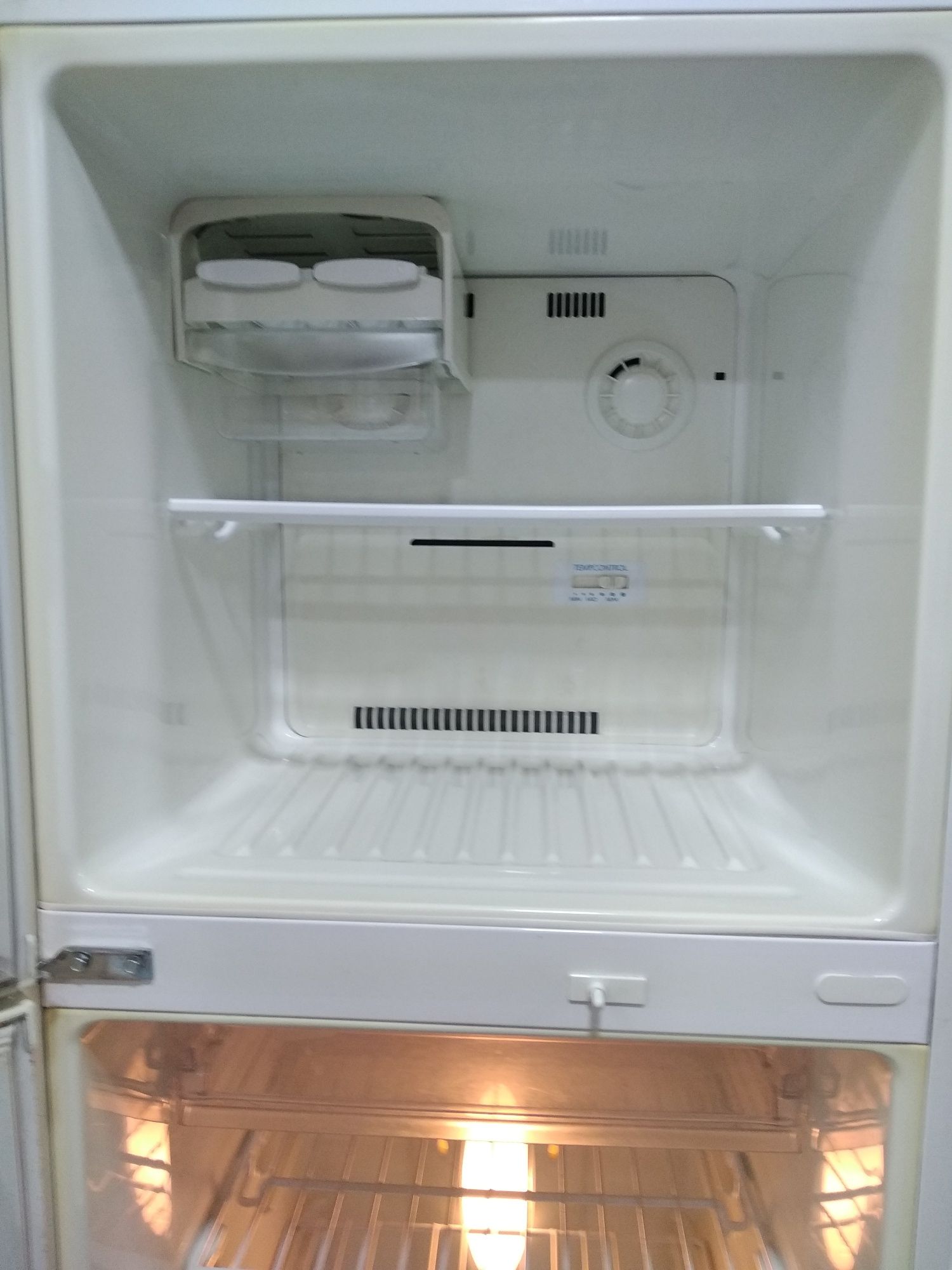 Холодильник LG с морозильником