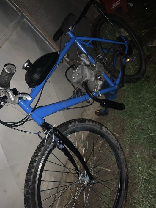 Vând bicicletă cu motor de 80