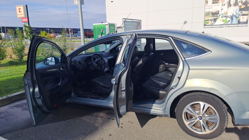 Ford Mondeo Gri.