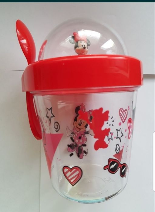 Set Minnie Mouse Pahar cu capac și suport de masă