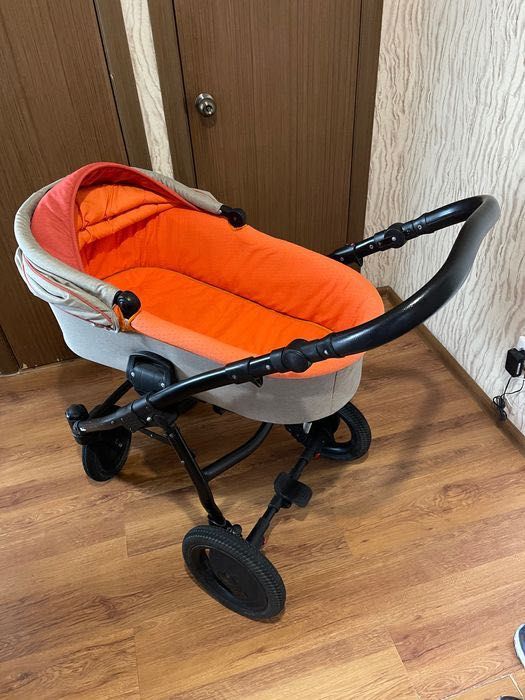 Продам коляску от бренда Зиппи 3в1