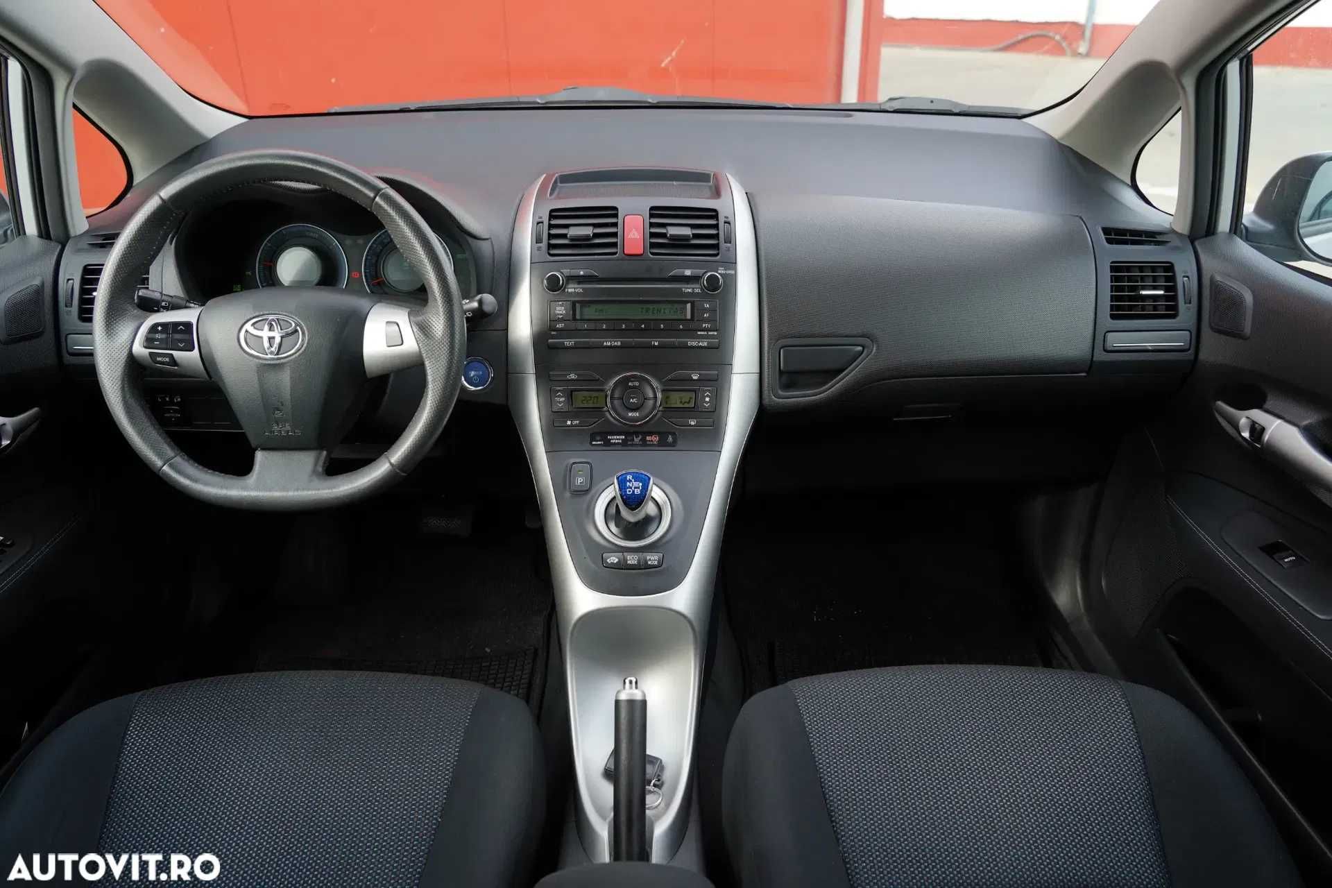 toyota auris  hybrid