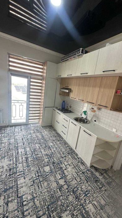 Ватний Қон қуйиш 4 қаватда 1 хонали квартира ижарага берилади.ID: 1493