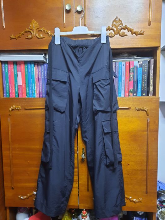 Pantaloni cargo negrii