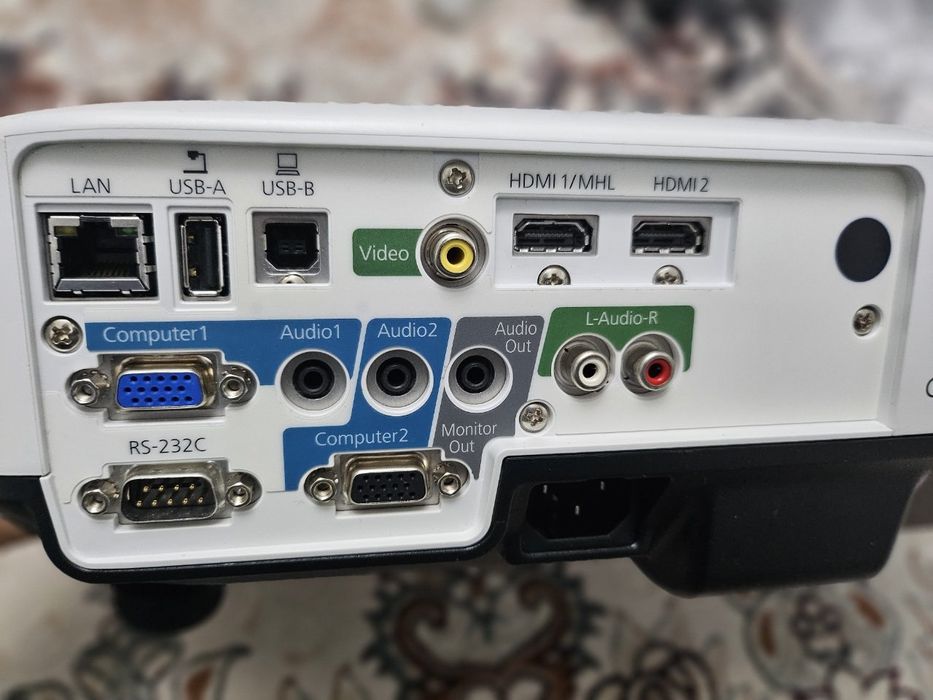 Epson proektor projektor