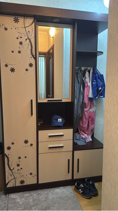Прихожий шкаф в отличном состоянии