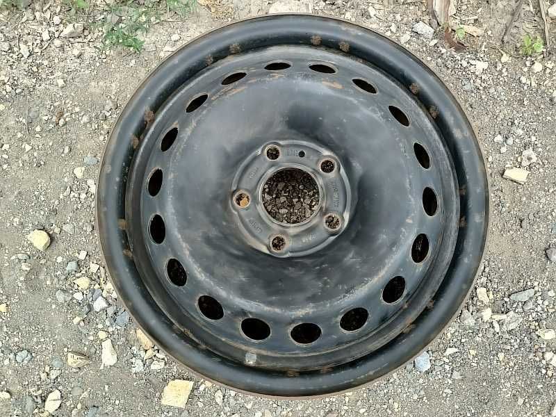 Продам ОДИН оригинальный металлический диск на автомашину SAAB