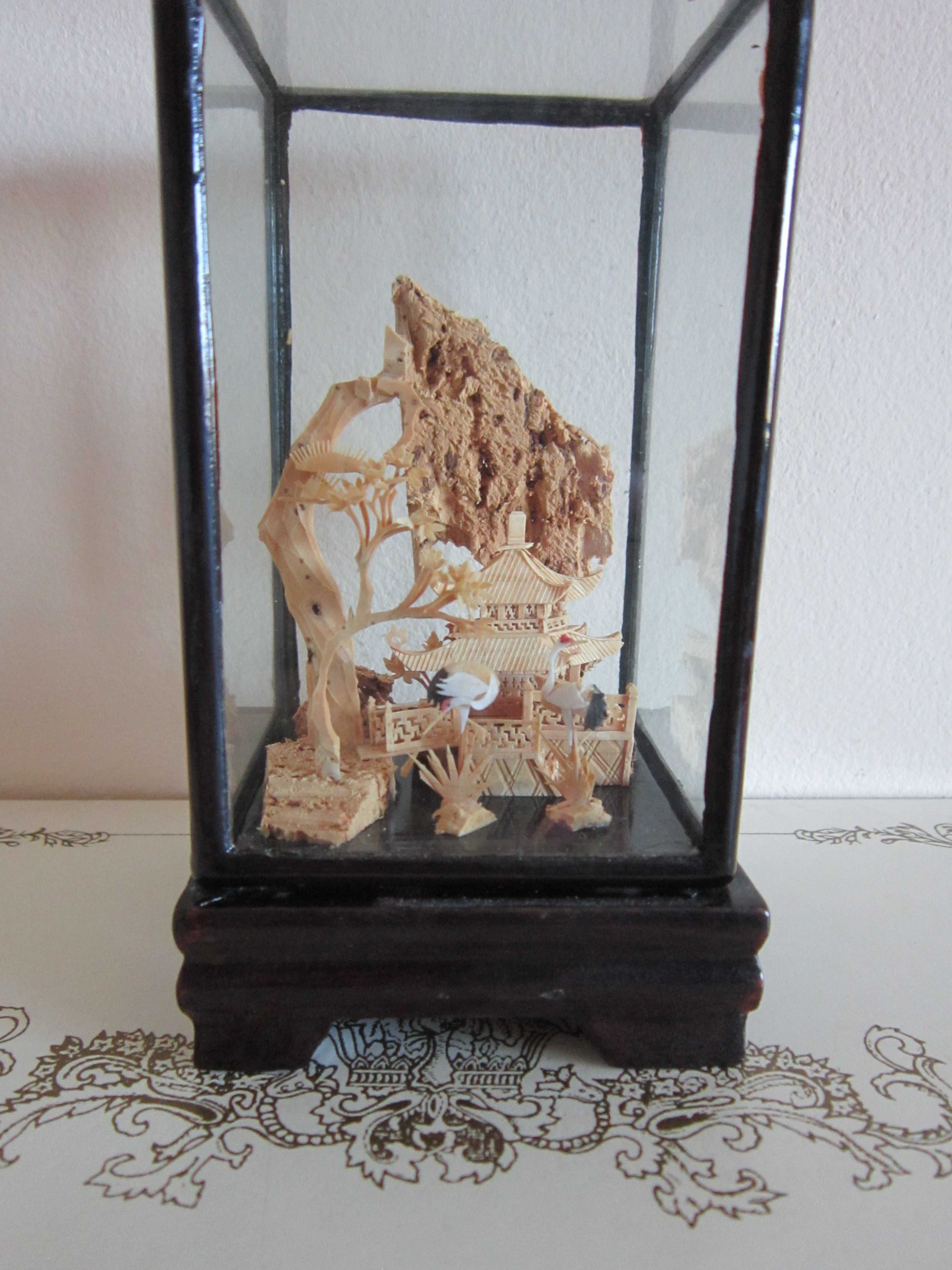 cadou rar Diorama sculptura cocori,templu,vintage colectie China'60