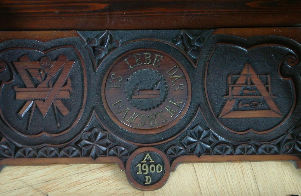 Mobilier vechi -raft de breasla german datat 1900