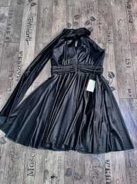 Черна бляскава рокля