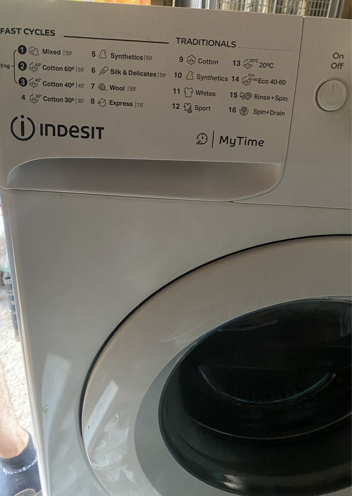 Пералня Indesit 9 kg инверторен мотор 1400 оборота