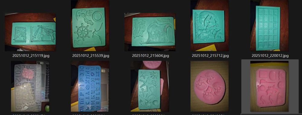 Продавам силиконови молдове - идеални за на сапуни, свещи, гипс, смола