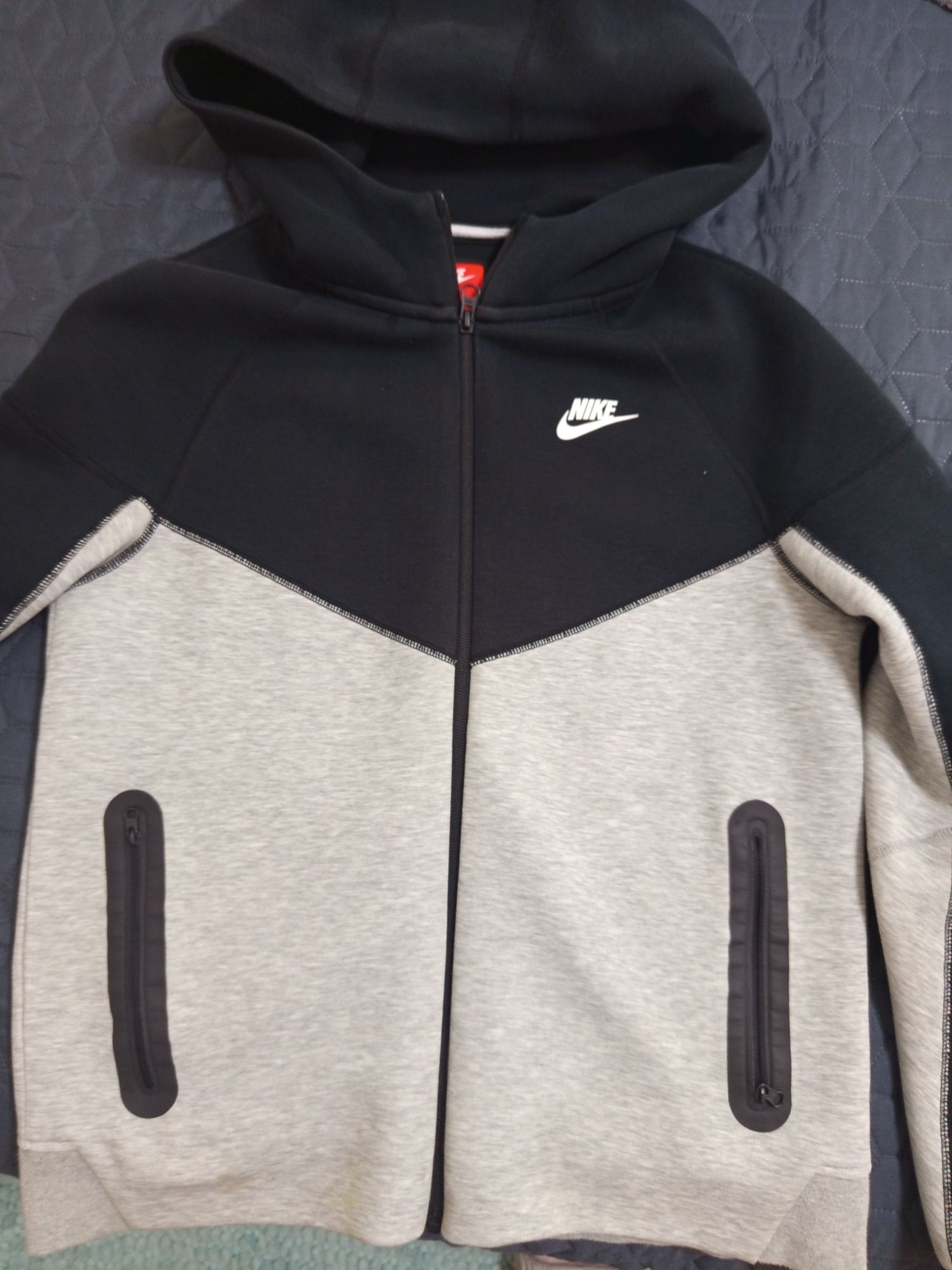 Nike tech fleece суичър