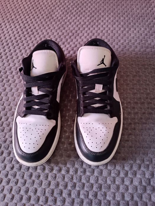 Маратонки и бутонки  NIKE и Converse