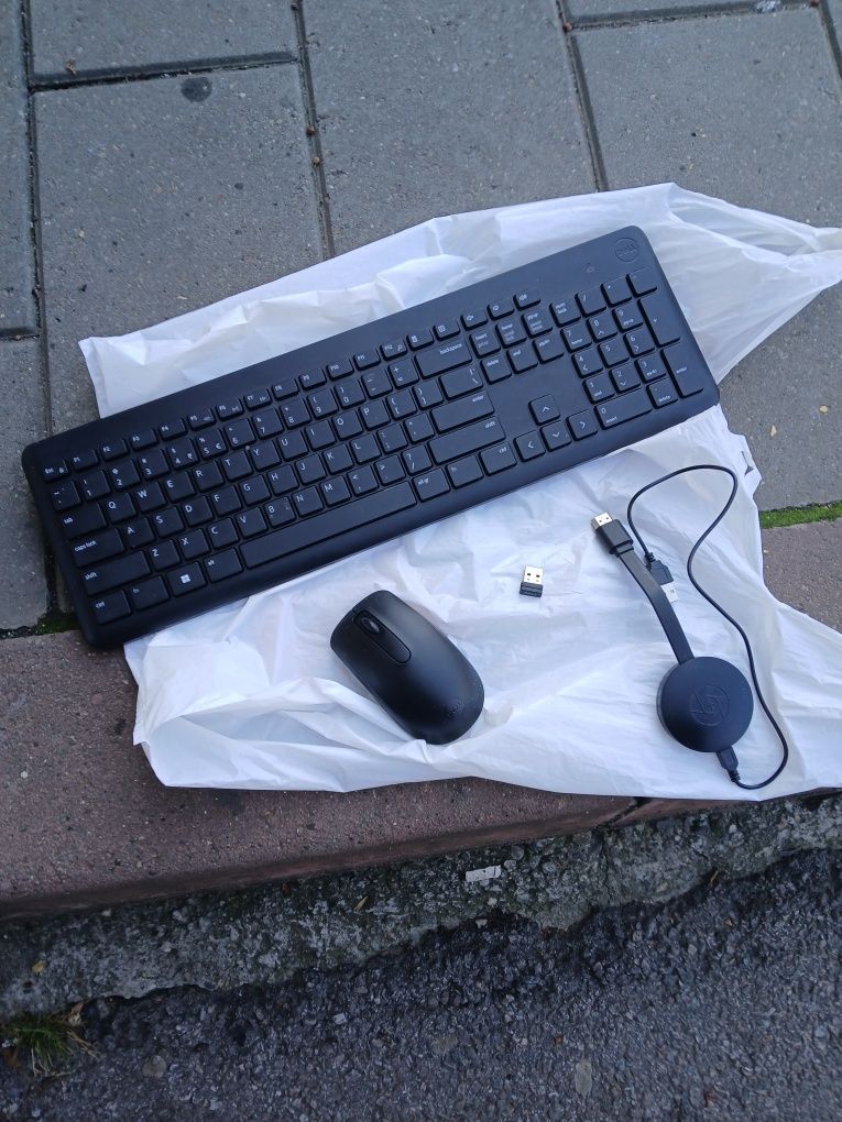 Tastatura Dell + mouse wi-fi ... dispozitiv Chrome cast ... smart tv