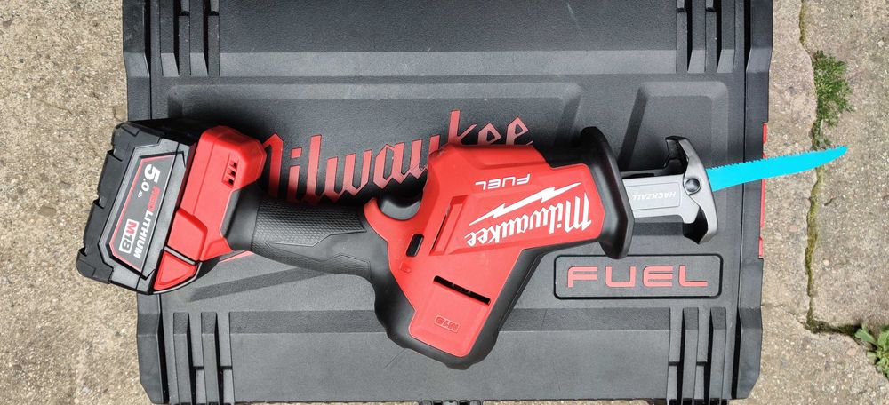 Акумулаторен саблен трион MILWAUKEE M18FHZ-0X с батерия 5AH