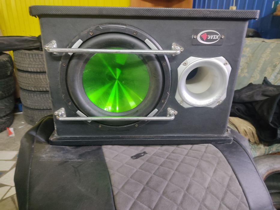 Продам саб с усилителем