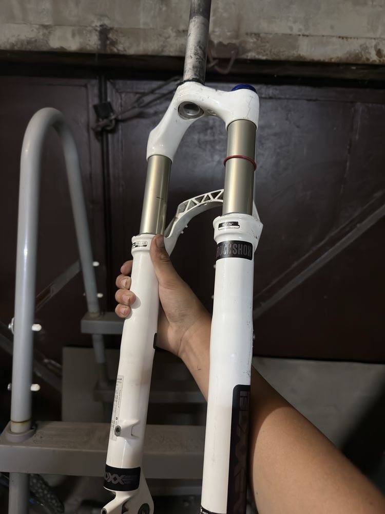 Продам вилку Rockshox sektor