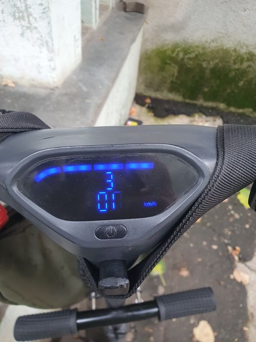 Vând trotineta Reid plus trotineta se prezintă ok fuge 27 30km h