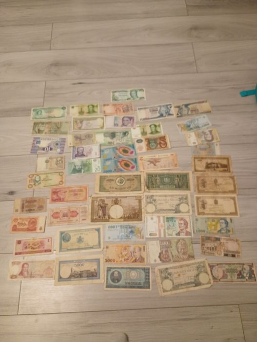 Vând bagnote vechi din Romania și alte țări . De colecție