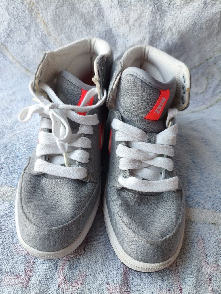 Papuci Nike mărimea 38.5