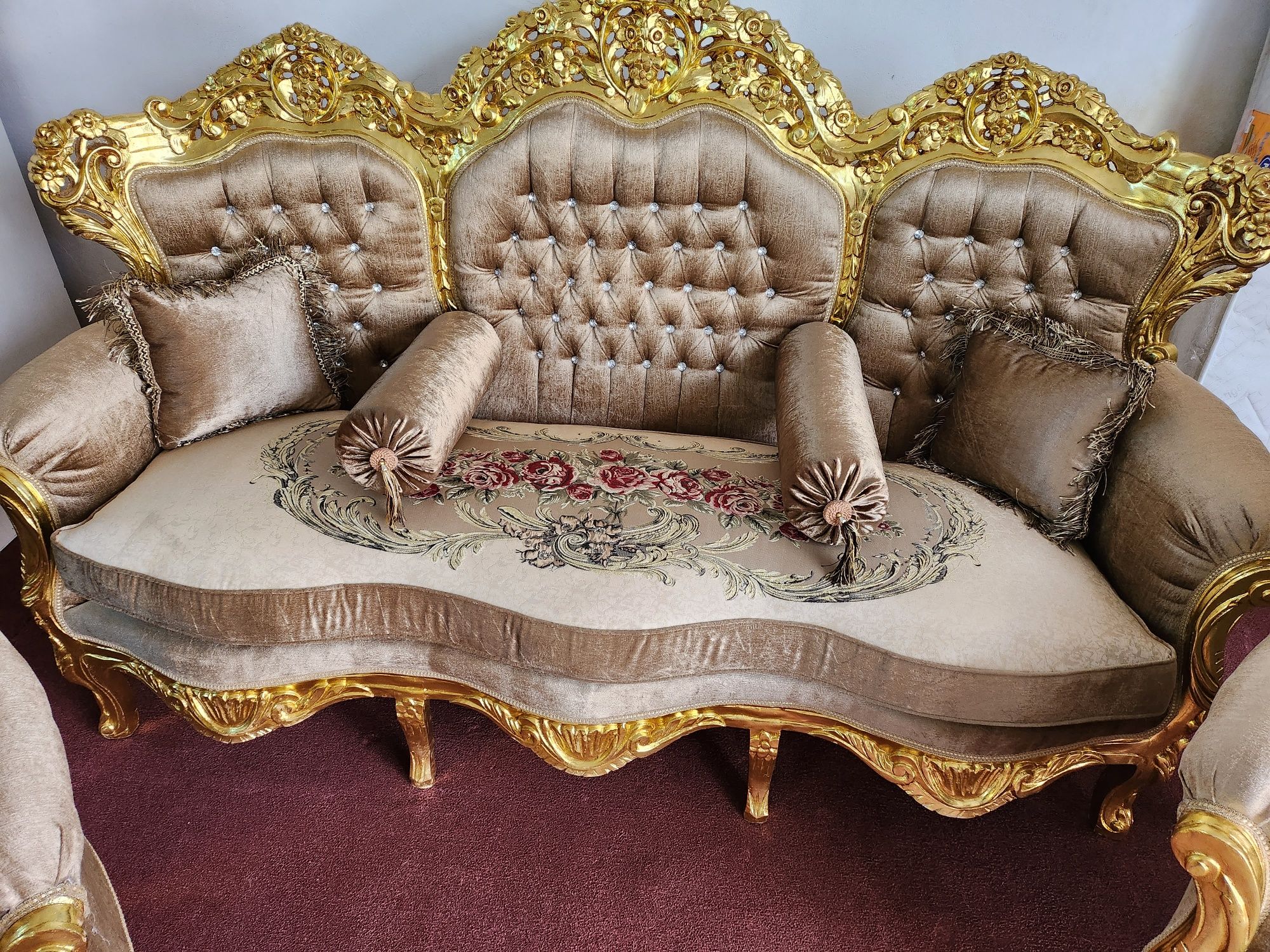 Set canapele , lemn cu foiță de aur