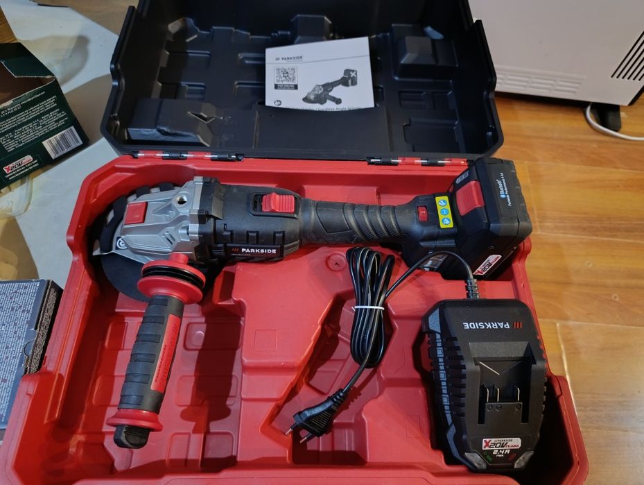 Flex Parkside performes pe acumulator de 20v și incarcator