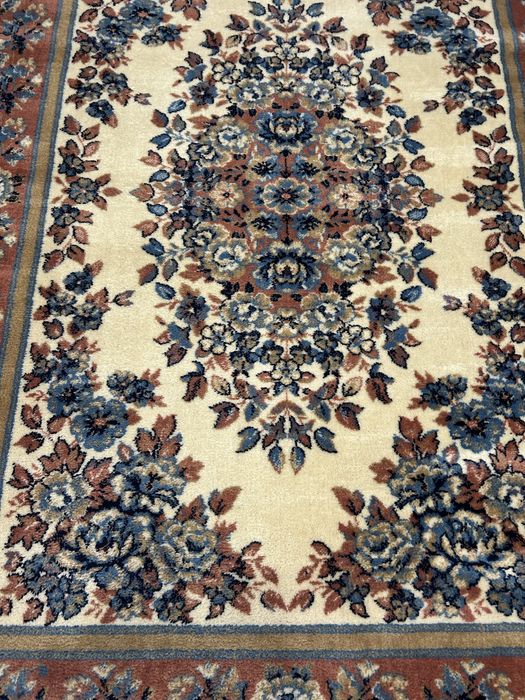Covor persan original cu medalion in stare impecabila