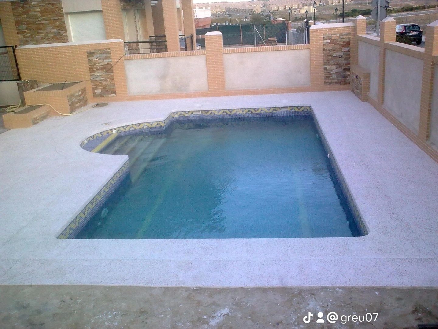 Constructi de piscine din beton armat
