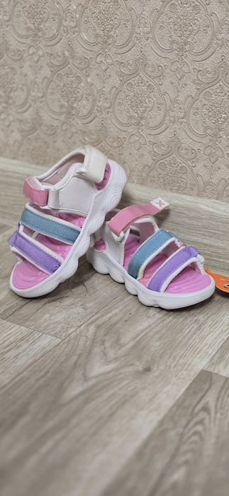 Летняя обувь на девочку