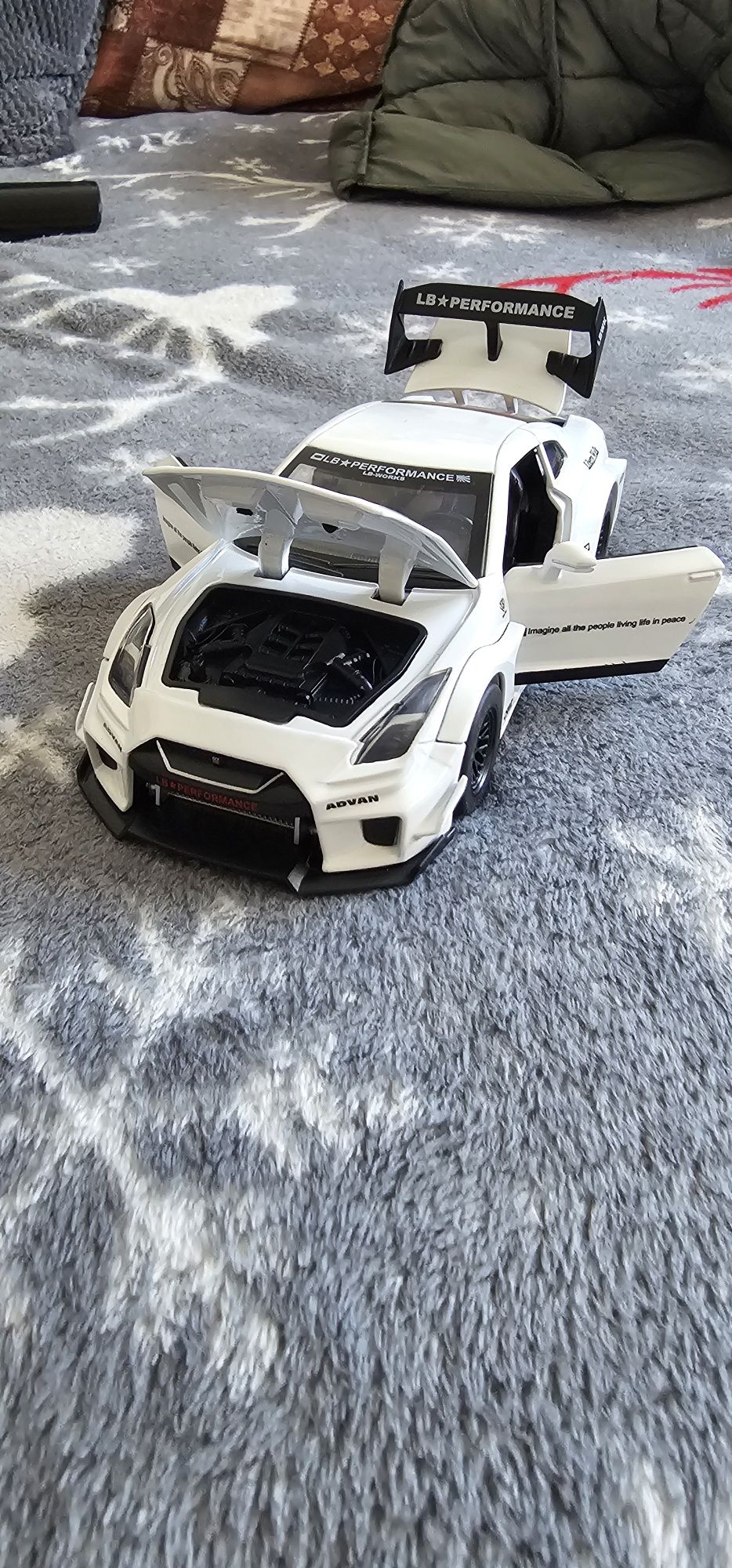 Macheta metalica Nissan gtr marime 1:32 noua