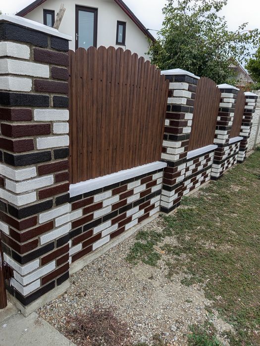 Vînd cărămidă, construiesc garduri (gard) din cărămidă aparentă