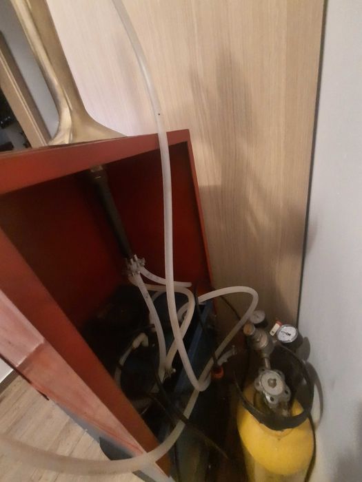 Dozator de bere artizanal funcțional, cu răcitor și butelie CO₂