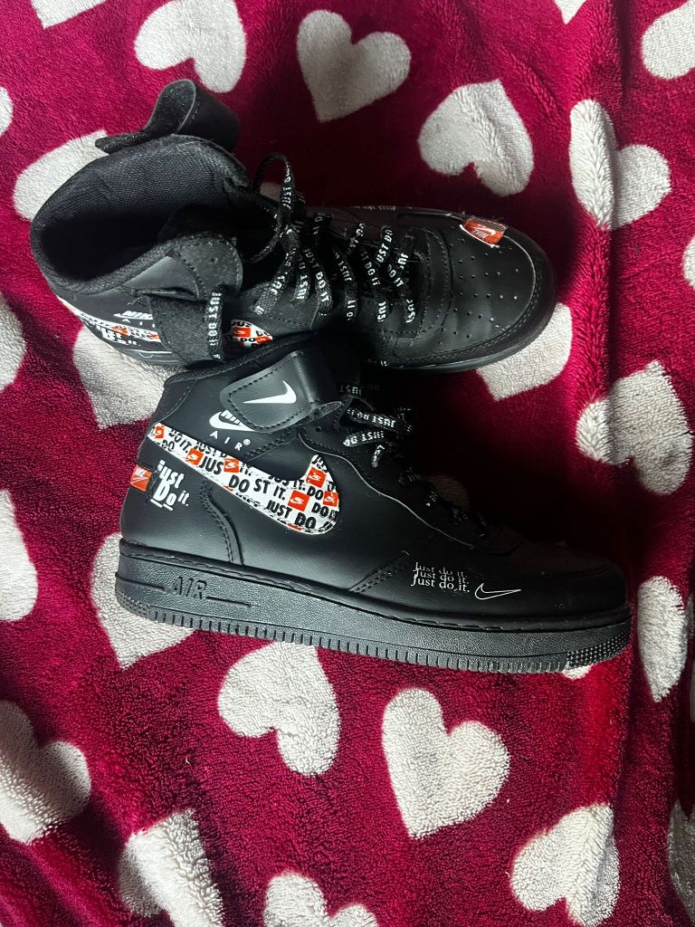 Vând papuci Nike