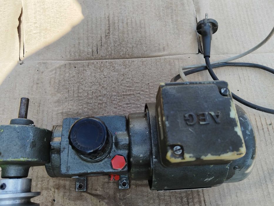 Motor electric cu reductor cu reglare a turației cazan povarna