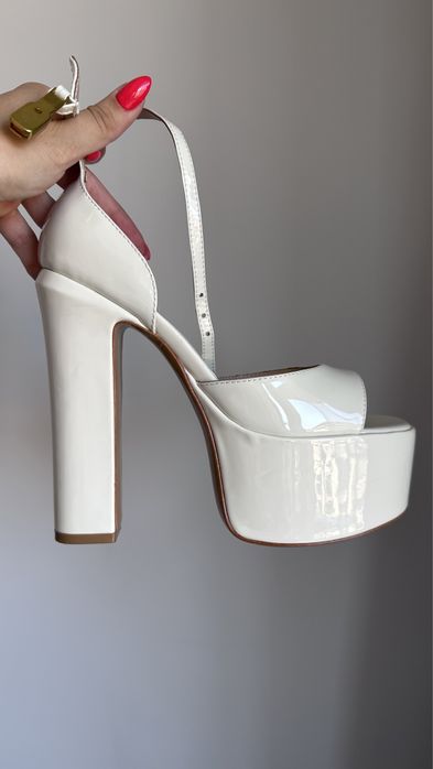 Сандали Valentino