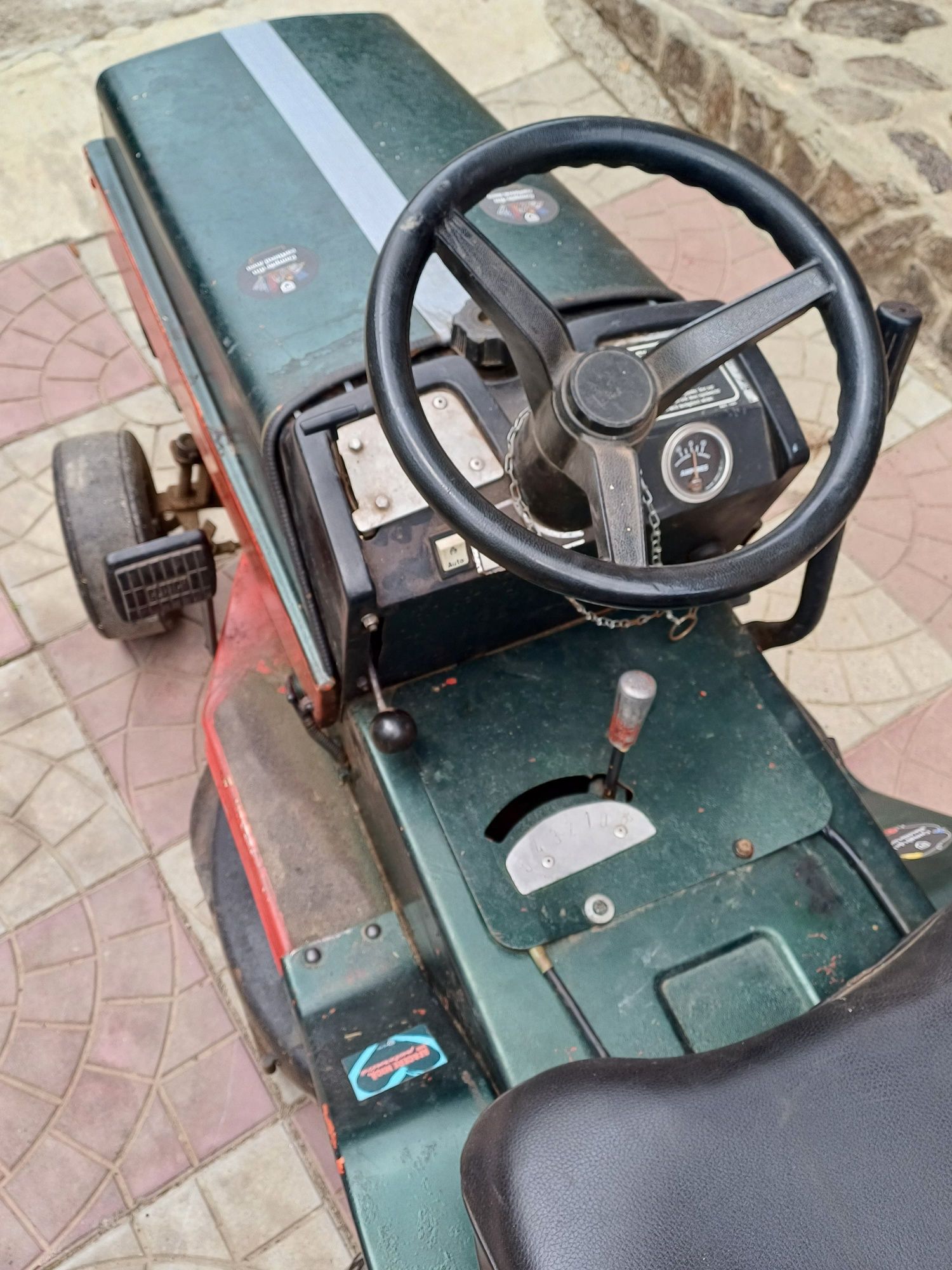 Tractoras gazon 15 cai