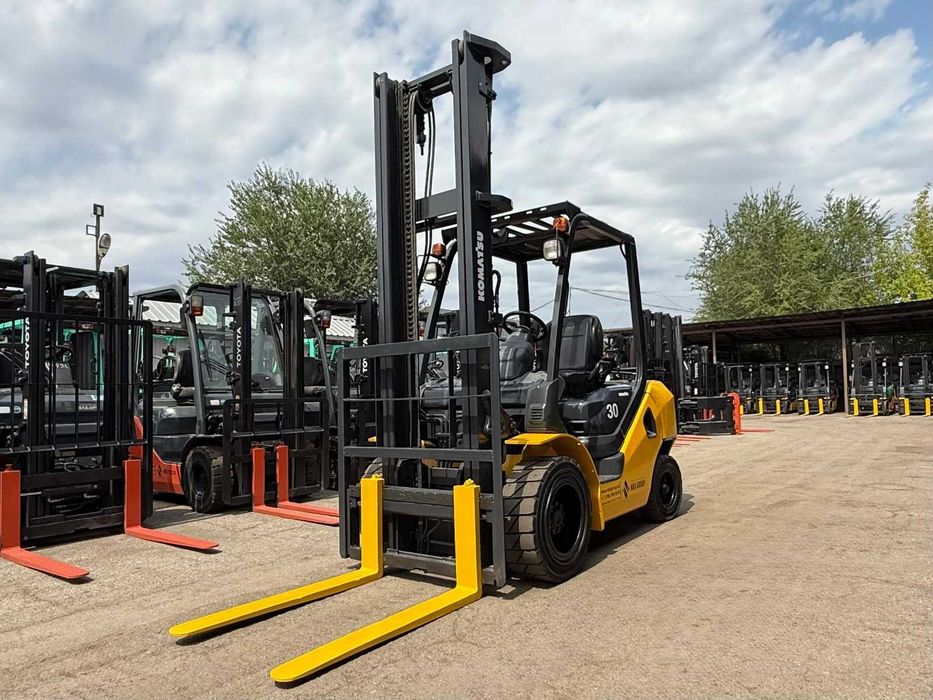 Японский вилочный погрузчик KOMATSU FG30C-17 3 тонный