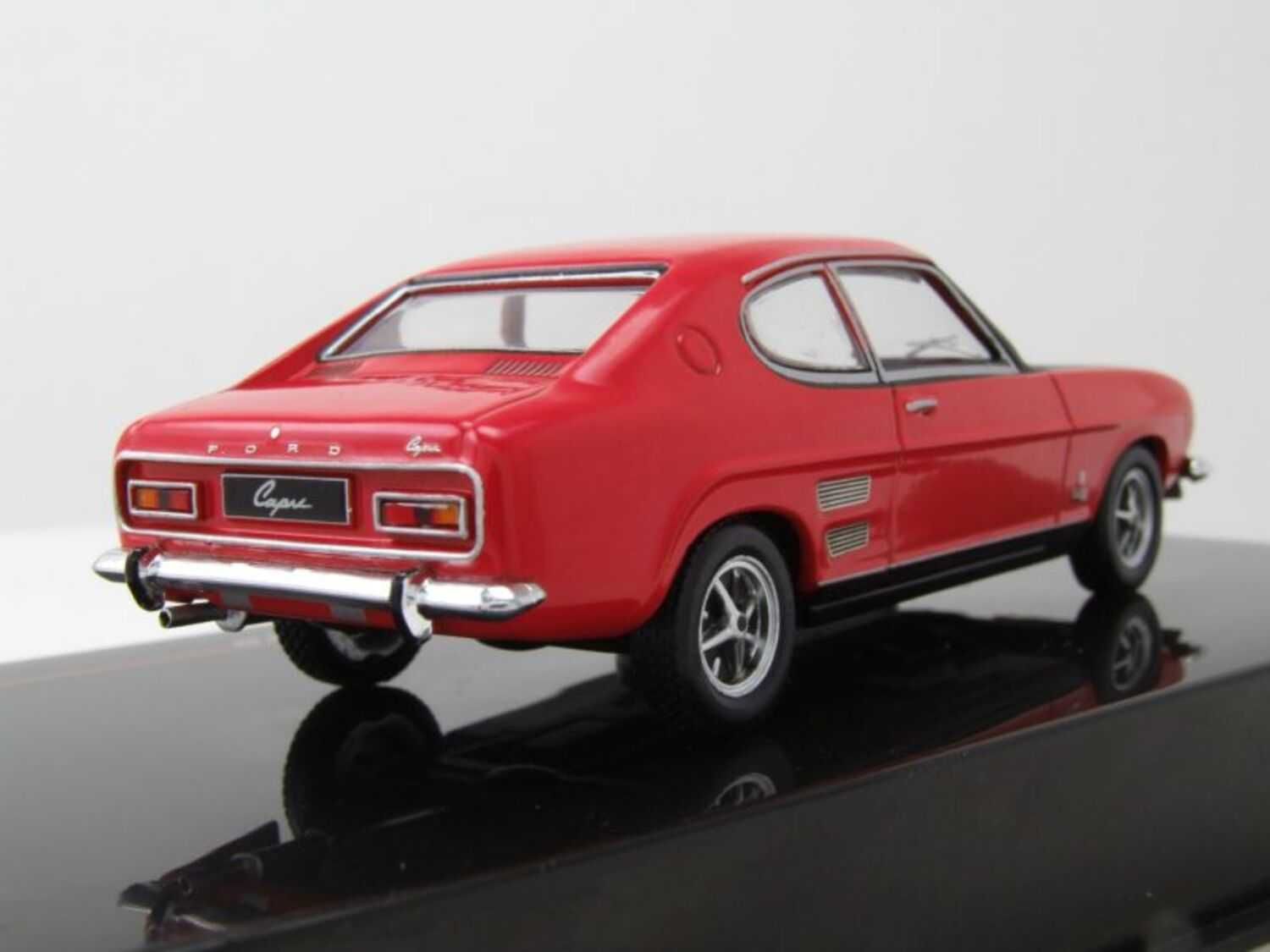 Macheta Ford Capri 1700 GT 1970 IXO 1:43