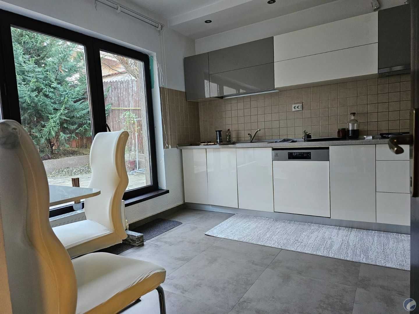 Persoana fizica vand casa tip vila in Pietraria -Barnova