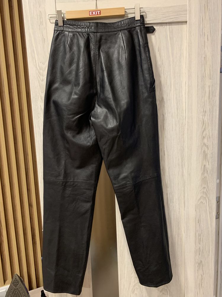 Pantaloni din piele marime s M