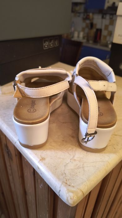 Sandale albe din piele cu franjuri